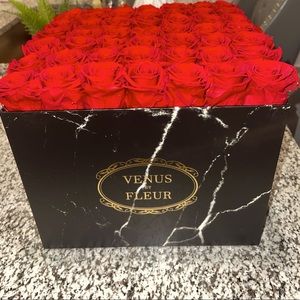 Venus ET Fleur 49 Red Roses - Just Received 2 Weeks Ago - Lasts At Least 1 Year!